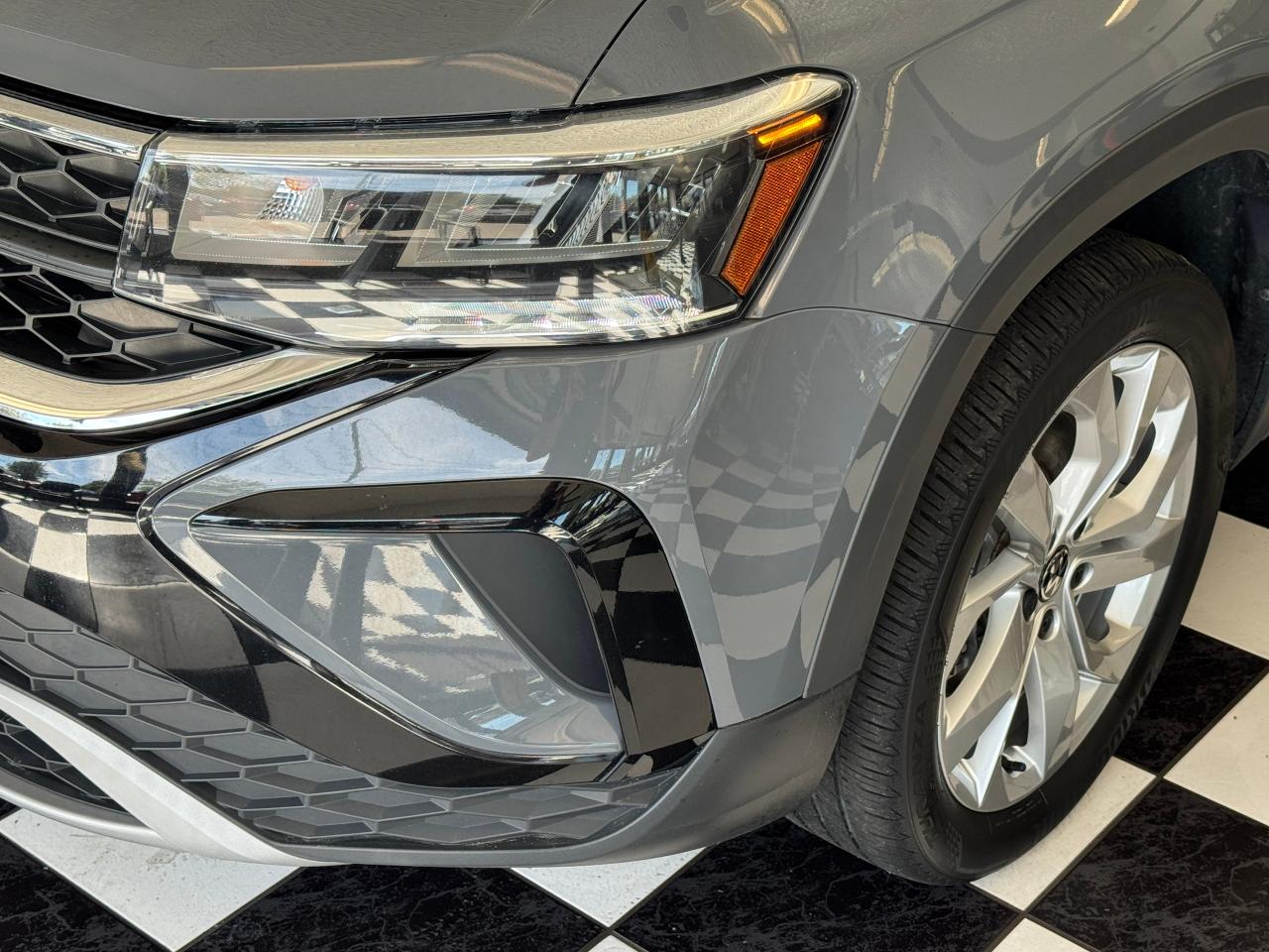 2022 Volkswagen Taos Comfortline 4Motion+Pano Roof+Adaptive Cruise Photo