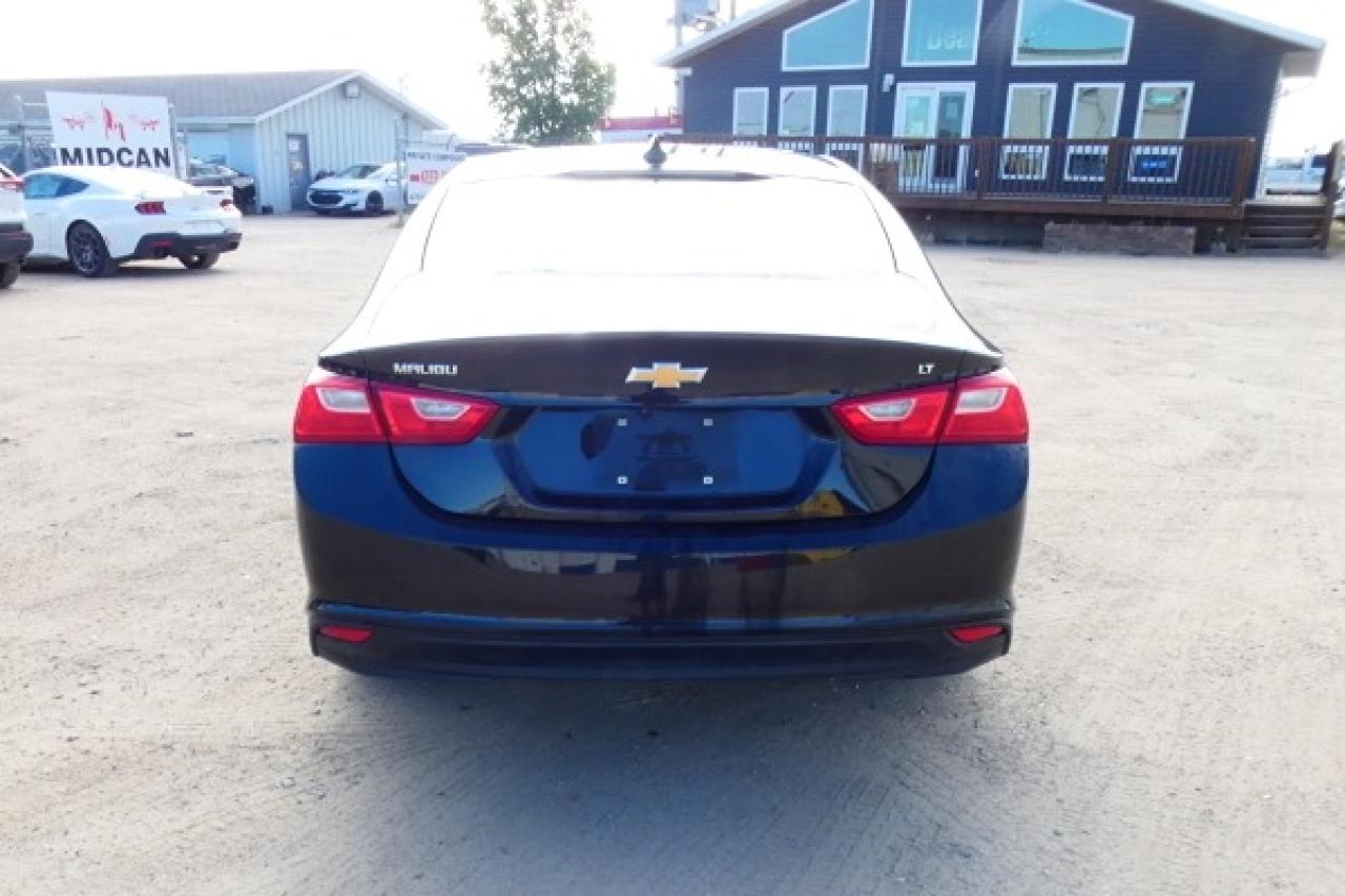 2023 Chevrolet Malibu 1LT w/Htd cloth, pano S/R, BUC - Photo #7