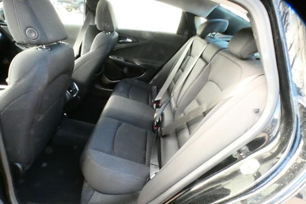 2023 Chevrolet Malibu 1LT w/Htd cloth, pano S/R, BUC - Photo #9