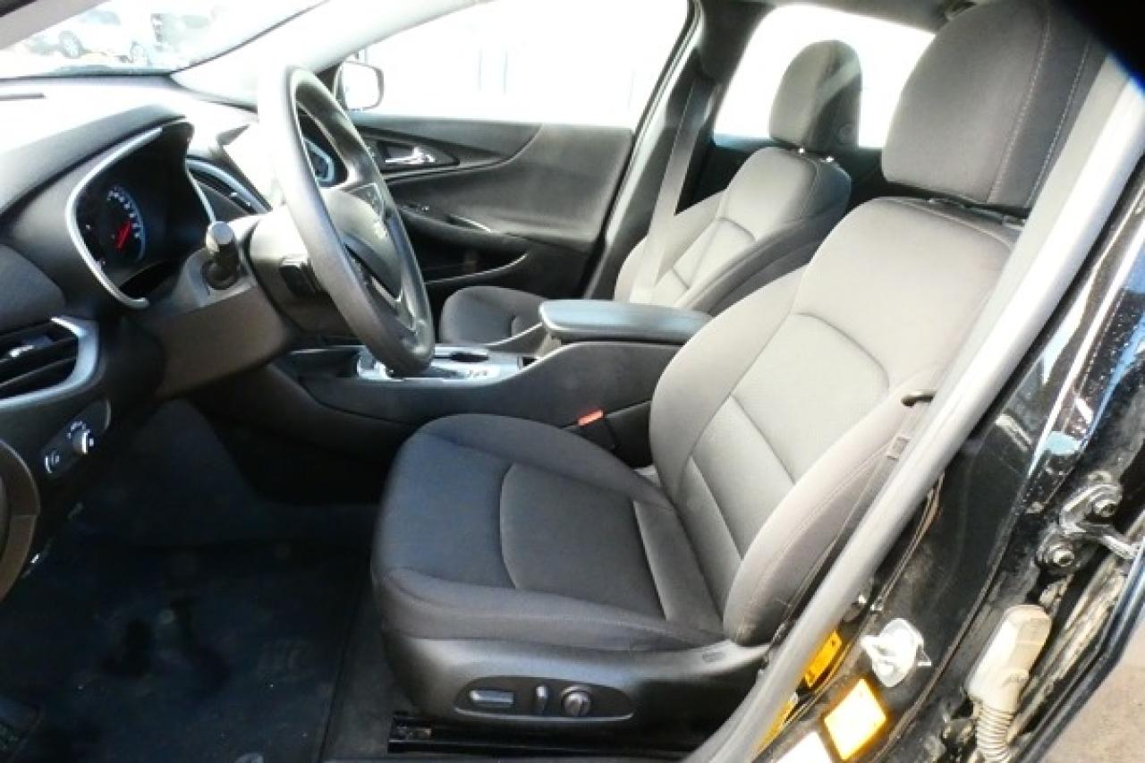 2023 Chevrolet Malibu 1LT w/Htd cloth, pano S/R, BUC - Photo #10