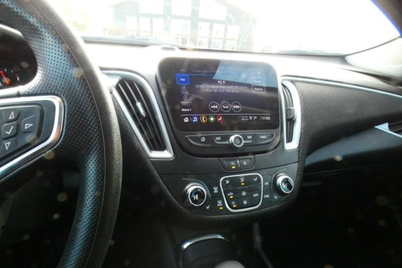 2023 Chevrolet Malibu 1LT w/Htd cloth, pano S/R, BUC - Photo #14