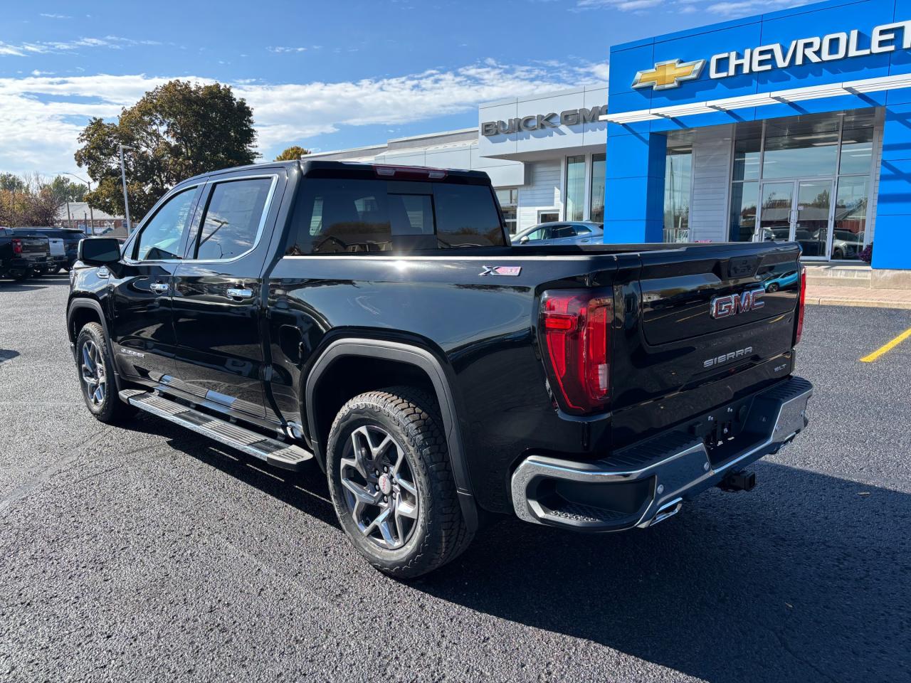 2026 GMC Sierra 1500 2026 GMC Sierra SLT Crew Cab 4WD Photo