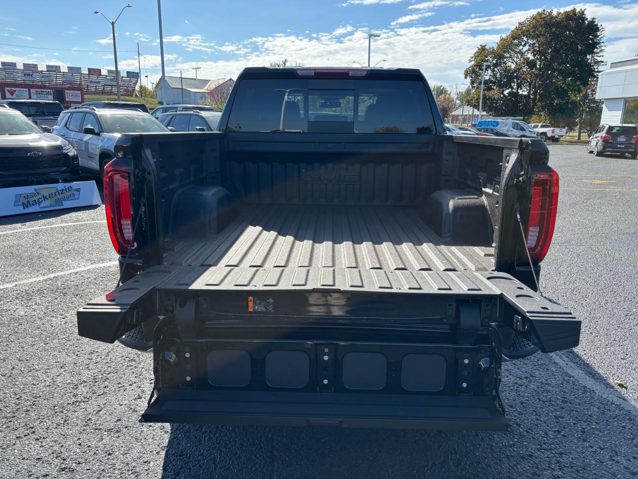 2026 GMC Sierra 1500 2026 GMC Sierra SLT Crew Cab 4WD Photo