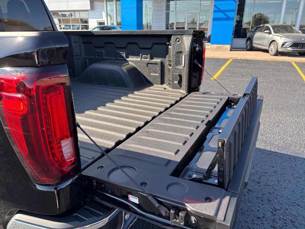 2026 GMC Sierra 1500 2026 GMC Sierra SLT Crew Cab 4WD Photo