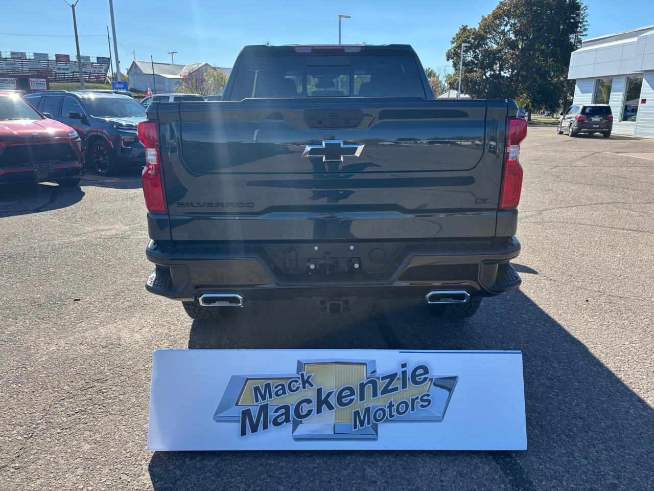 2026 Chevrolet Silverado 1500 2026 Chevrolet Silverado LT Trail Boss Crew Cab 4WD Photo2