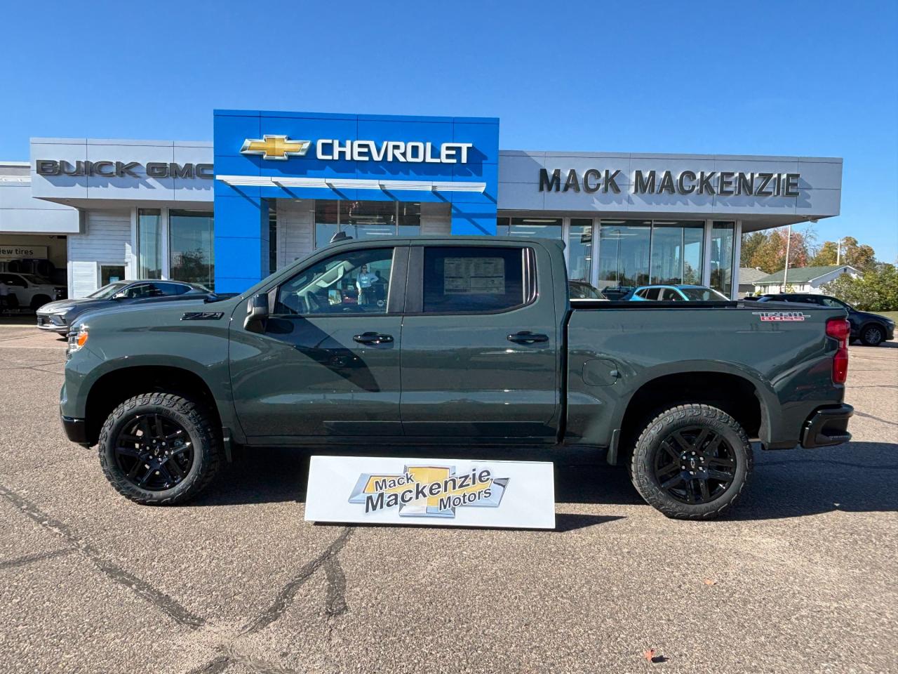 2026 Chevrolet Silverado 1500 2026 Chevrolet Silverado LT Trail Boss Crew Cab 4WD Photo3