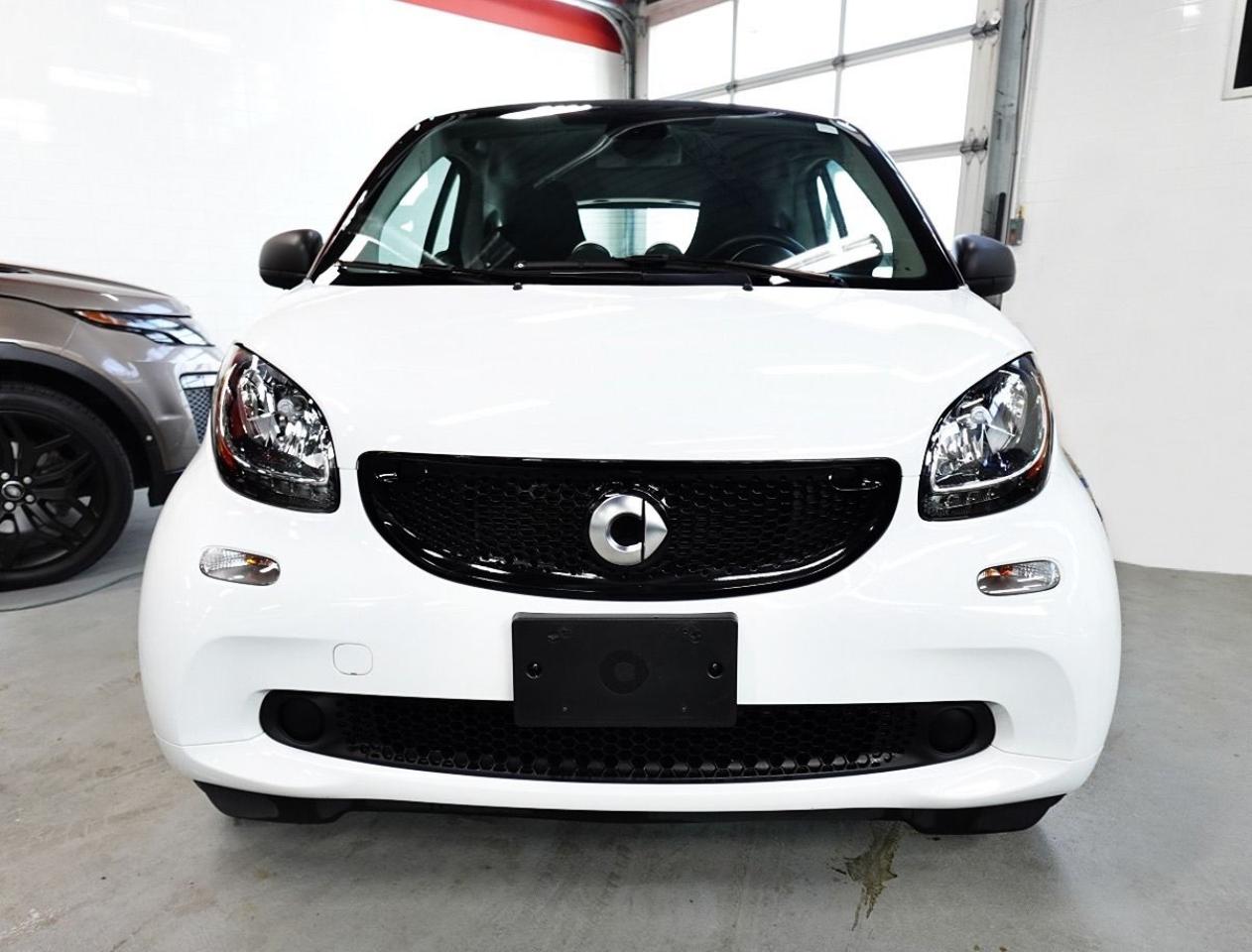 2017 Smart fortwo LOW KM,MINT,NO ACCIDENT,FOR TWO - Photo #2