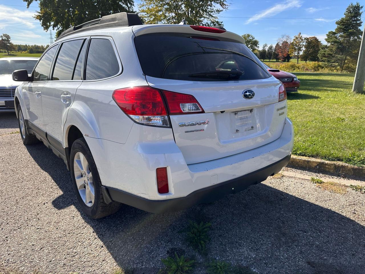 2013 Subaru Outback 3.6R w/Limited & EyeSight Pkg - Photo #2