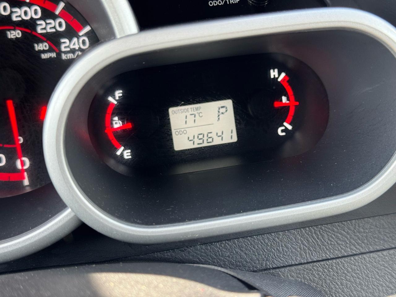 2010 Toyota Matrix HATCH, AWD, LOW KMS, ONLY 49,000KMS, AUTO, CERT - Photo #14