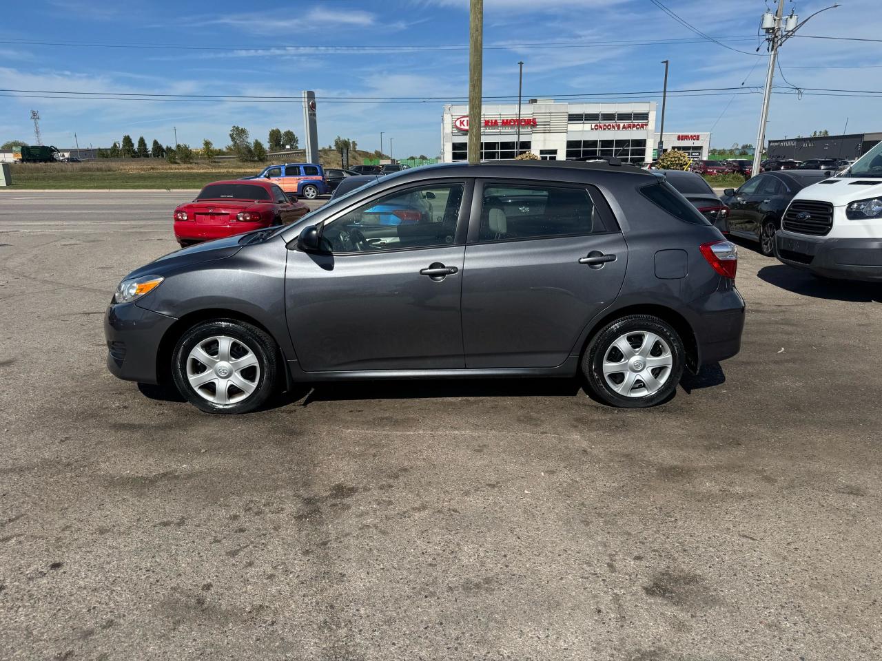 2010 Toyota Matrix HATCH, AWD, LOW KMS, ONLY 49,000KMS, AUTO, CERT - Photo #2