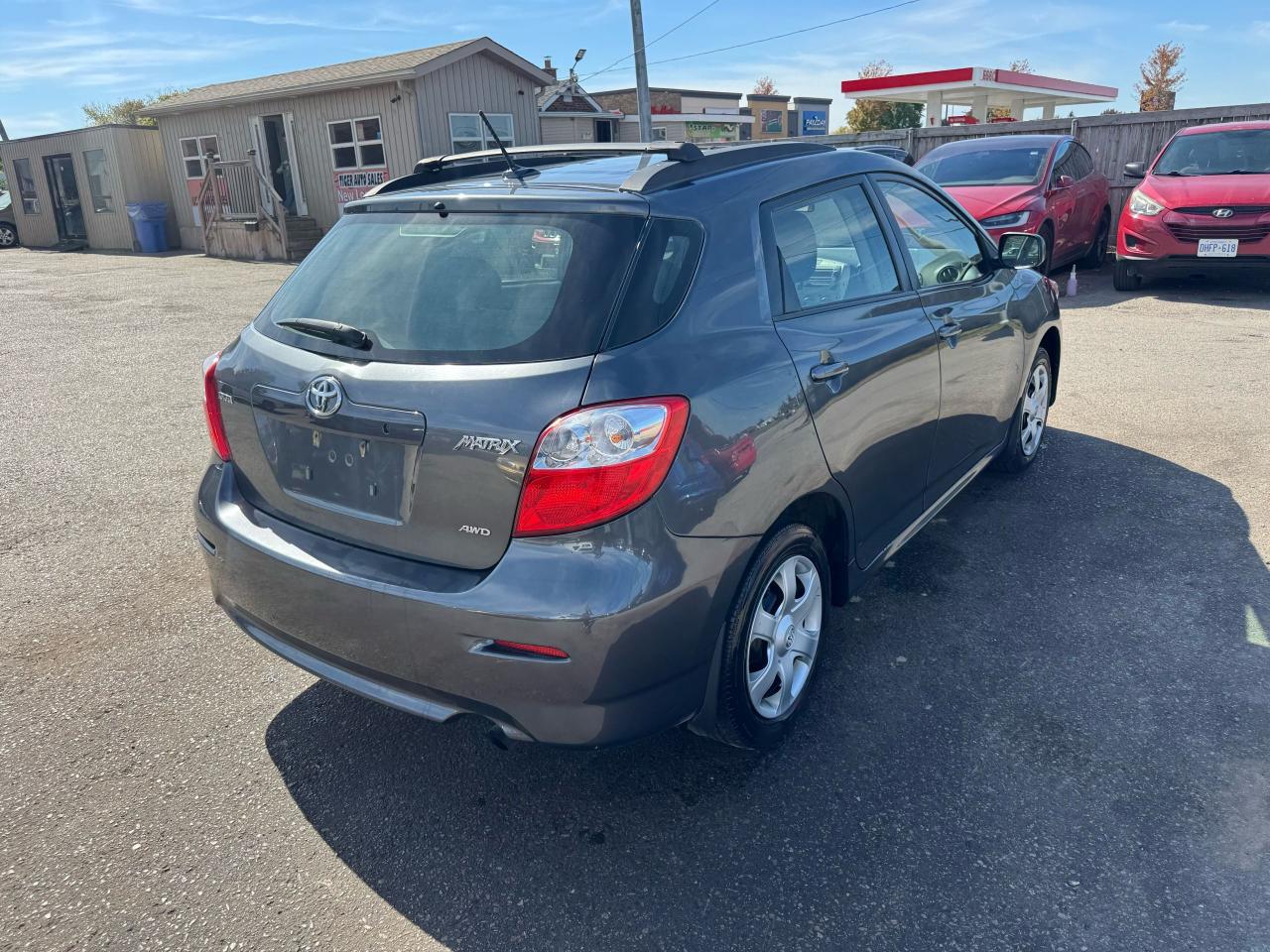 2010 Toyota Matrix HATCH, AWD, LOW KMS, ONLY 49,000KMS, AUTO, CERT - Photo #5