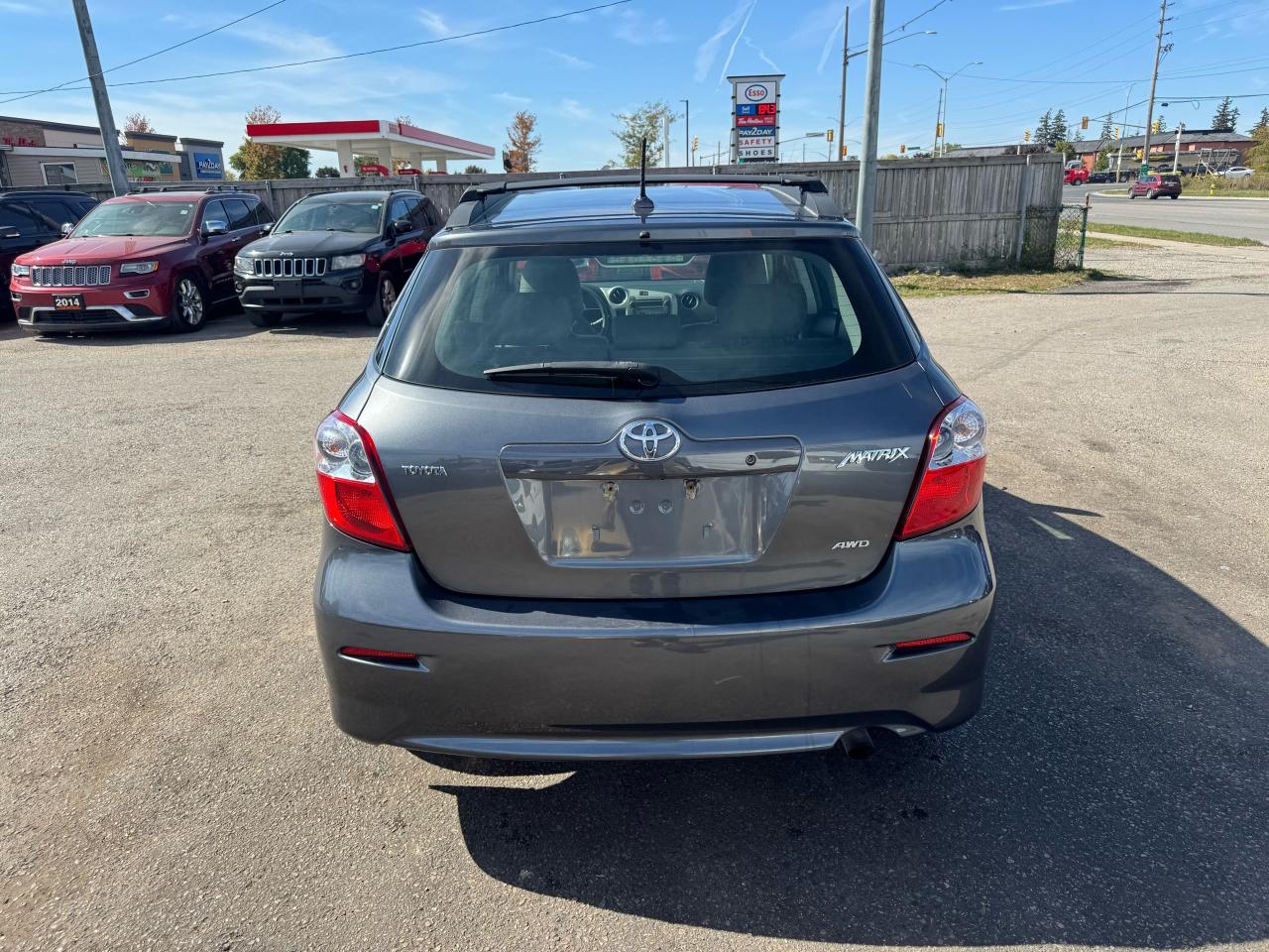 2010 Toyota Matrix HATCH, AWD, LOW KMS, ONLY 49,000KMS, AUTO, CERT - Photo #4