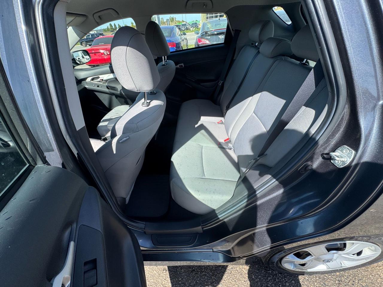 2010 Toyota Matrix HATCH, AWD, LOW KMS, ONLY 49,000KMS, AUTO, CERT - Photo #12