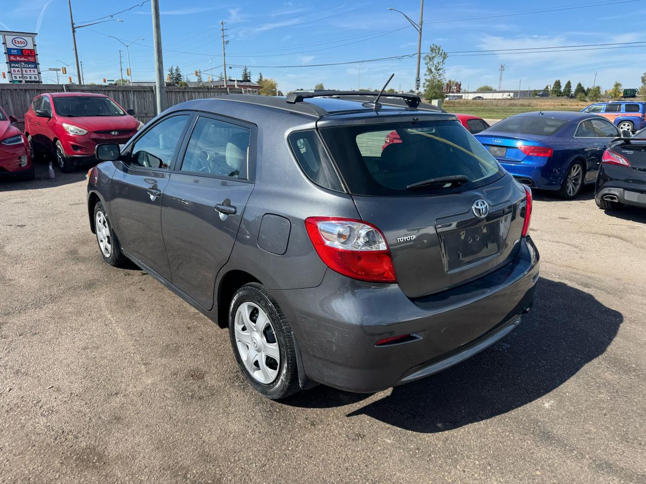 2010 Toyota Matrix HATCH, AWD, LOW KMS, ONLY 49,000KMS, AUTO, CERT - Photo #3