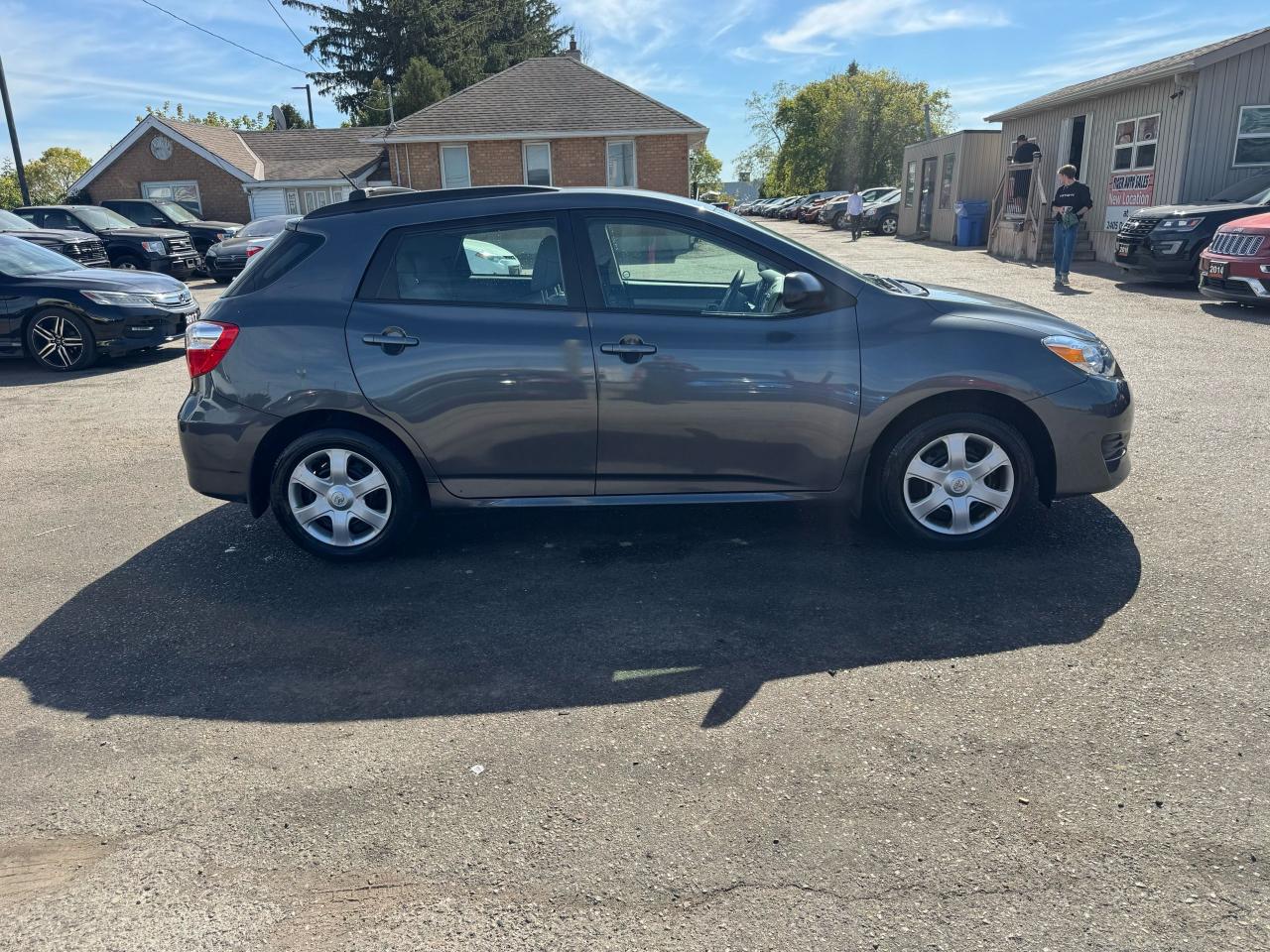 2010 Toyota Matrix HATCH, AWD, LOW KMS, ONLY 49,000KMS, AUTO, CERT - Photo #6
