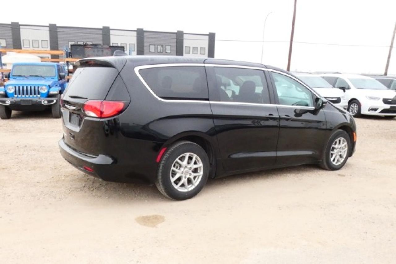 2024 Chrysler Grand Caravan SXT w/Htd cloth, NAV, BUC - Photo #6