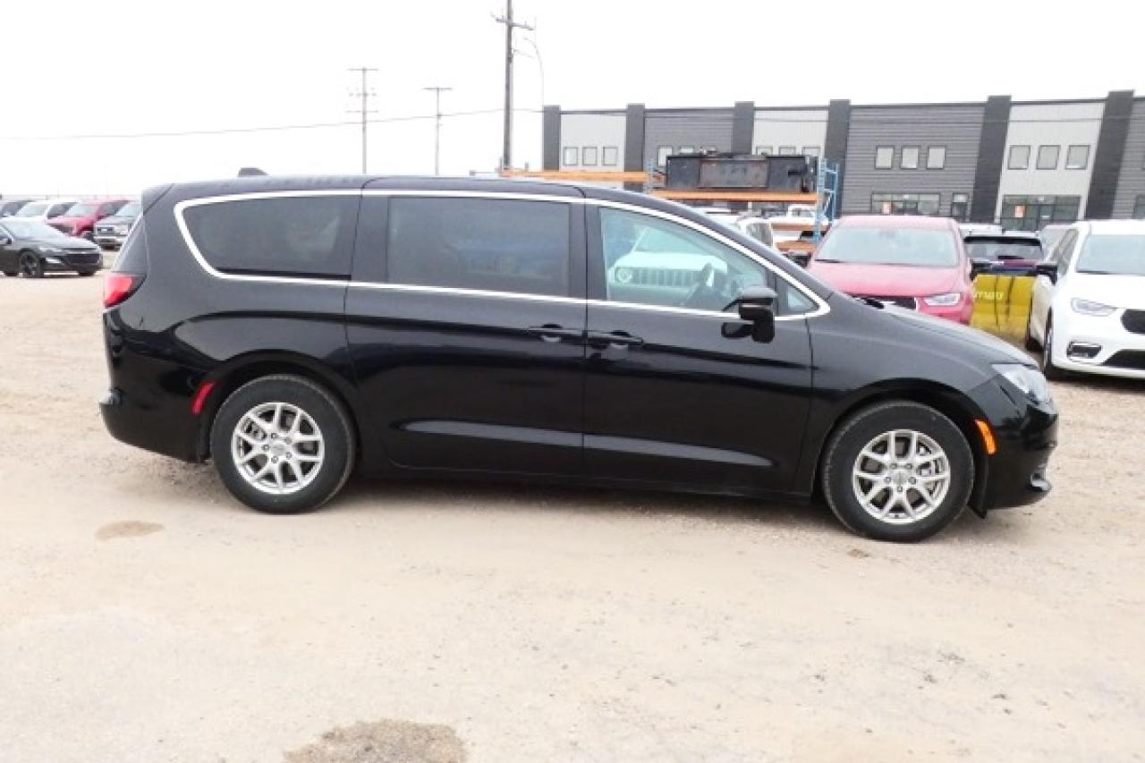 2024 Chrysler Grand Caravan SXT w/Htd cloth, NAV, BUC - Photo #5