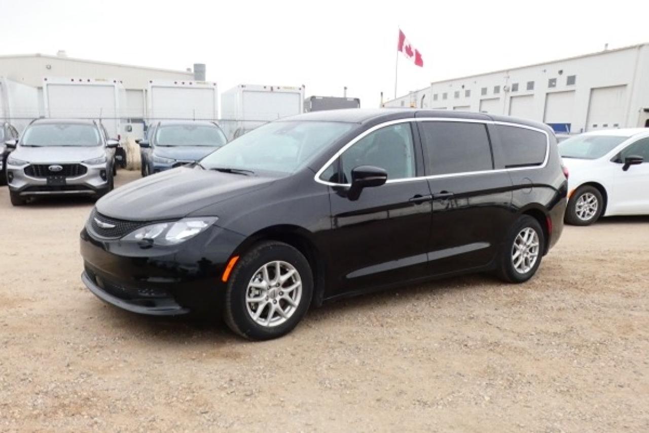 2024 Chrysler Grand Caravan SXT w/Htd cloth, NAV, BUC - Photo #2