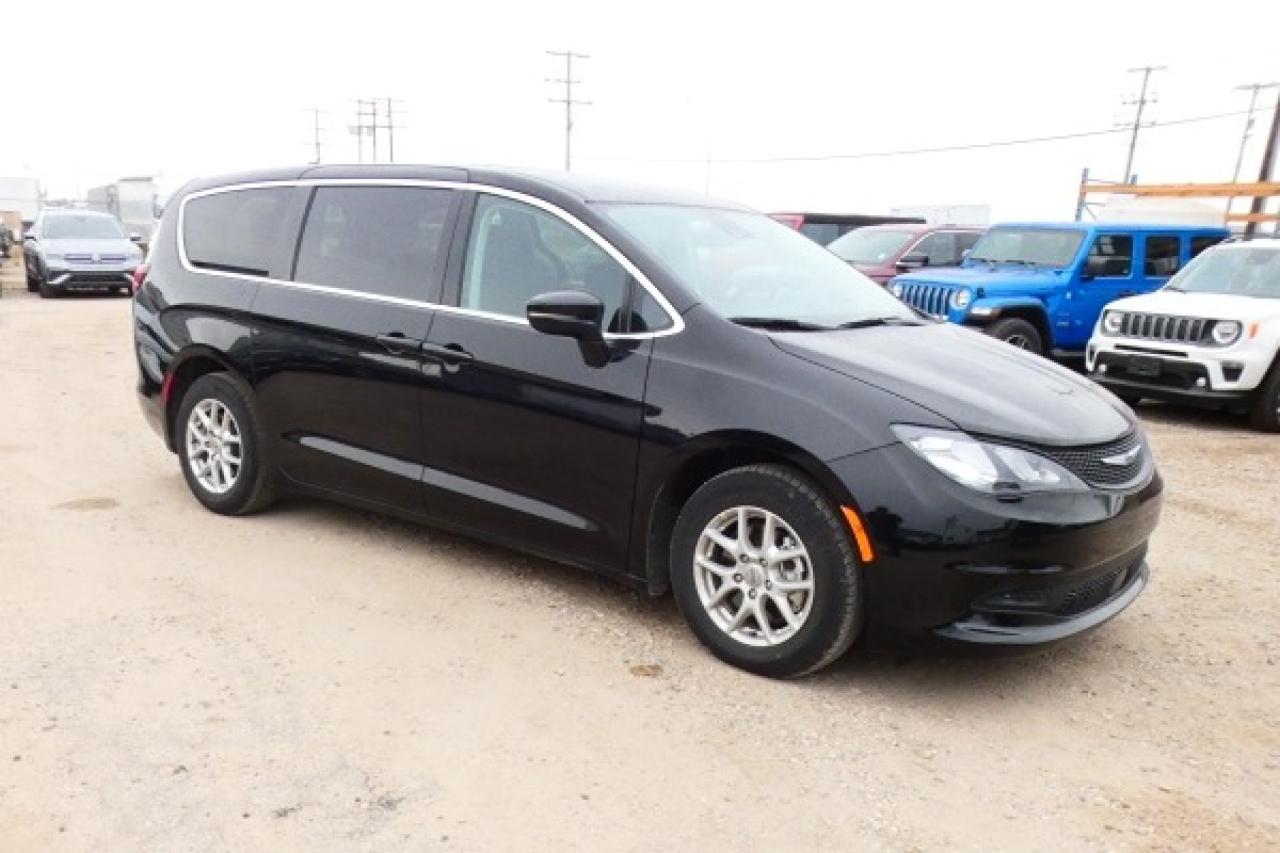 2024 Chrysler Grand Caravan SXT w/Htd cloth, NAV, BUC - Photo #4