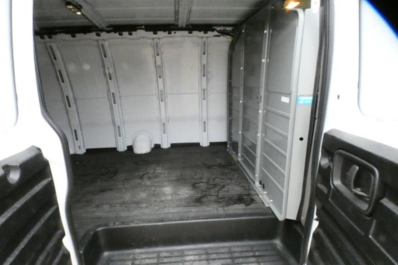 2023 Chevrolet Express Cargo Van 3500 Cargo w/cloth, RVM BUC, rear heat, bulkhead - Photo #10