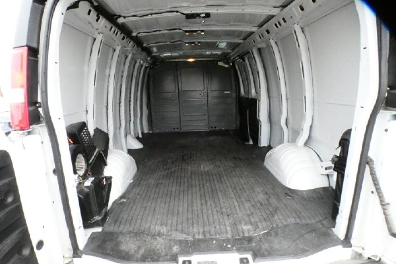 2023 Chevrolet Express Cargo Van 3500 Cargo w/cloth, RVM BUC, rear heat, bulkhead - Photo #9