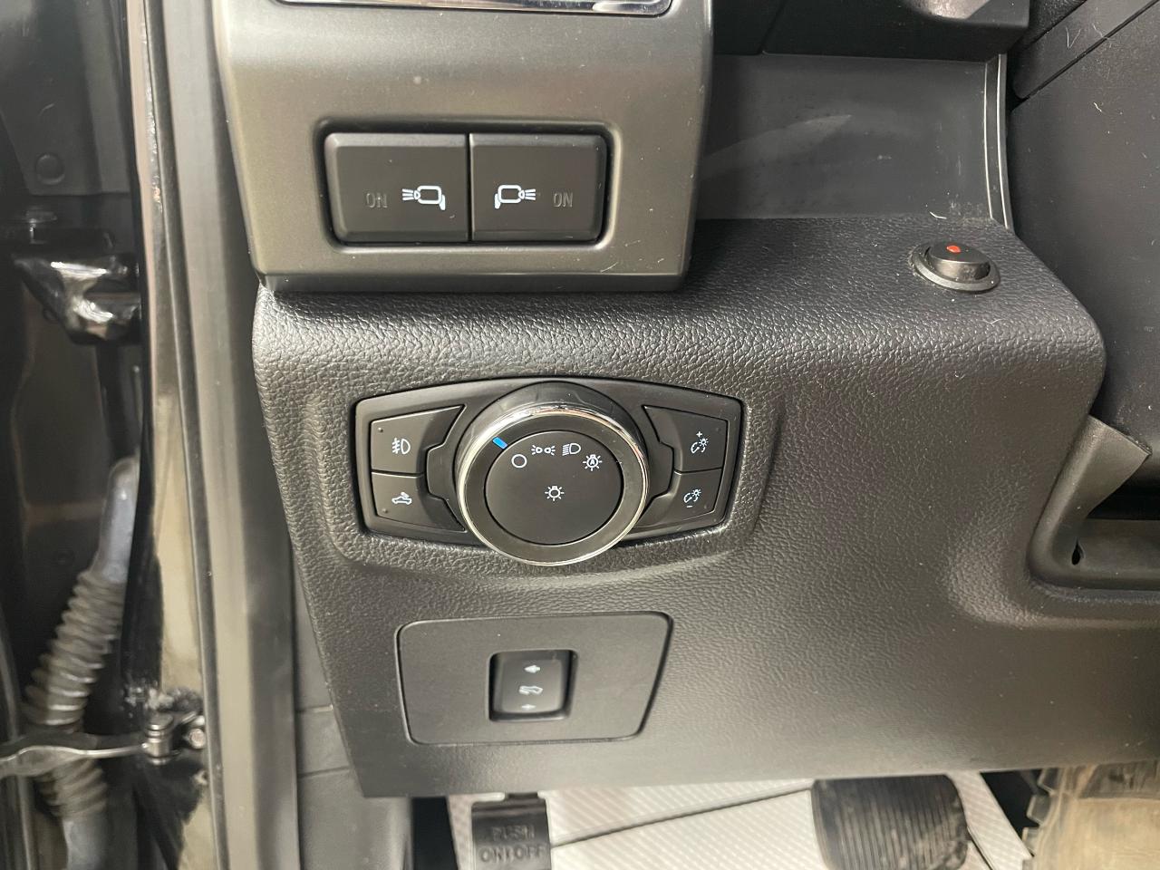 2017 Ford F-150 Lariat Photo12