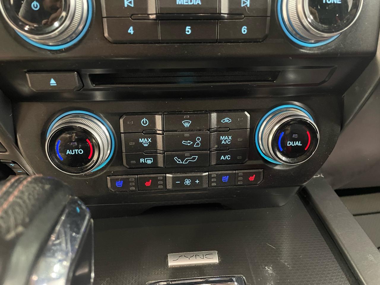 2017 Ford F-150 Lariat Photo18