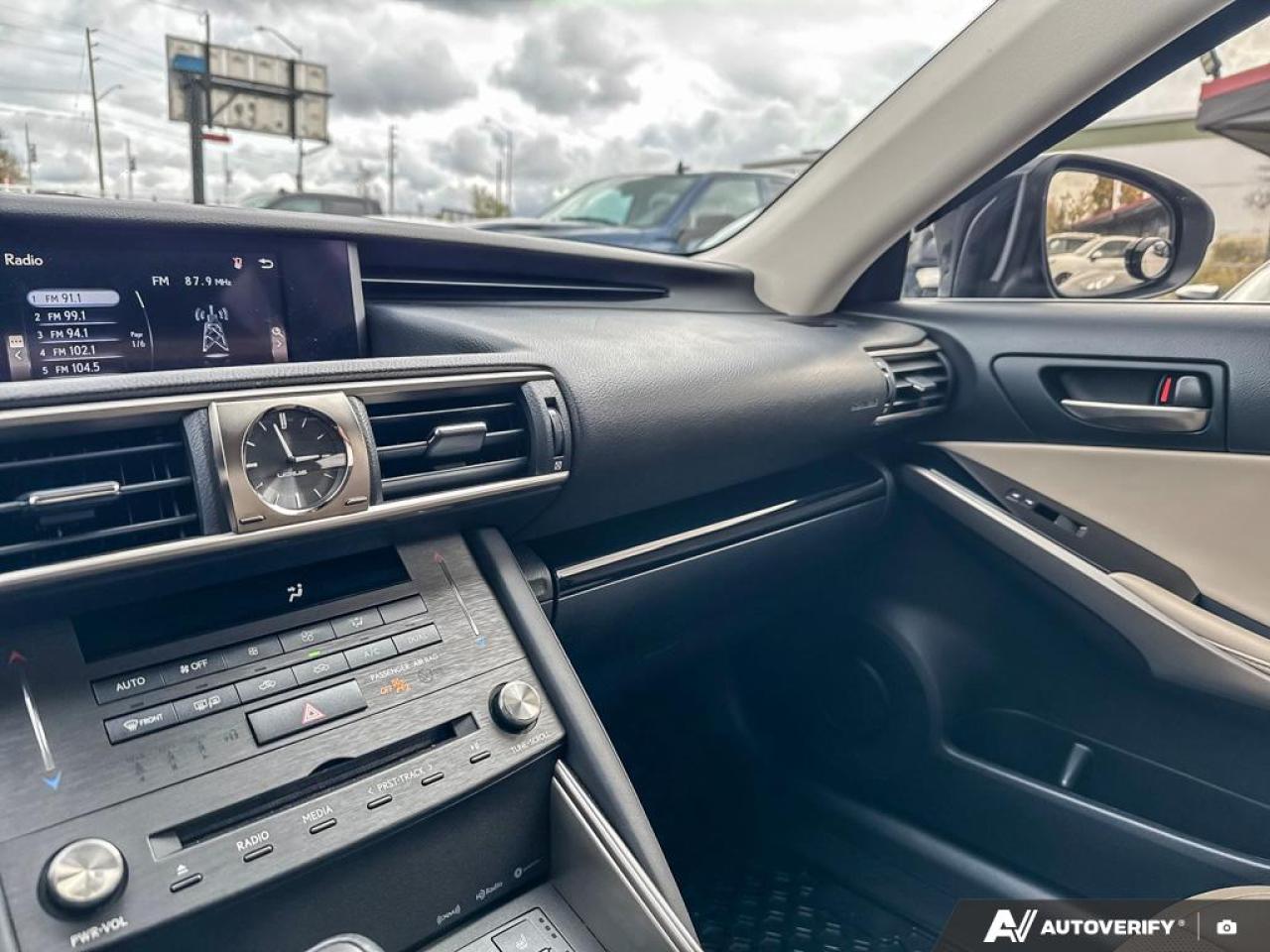 2020 Lexus IS IS300 / AWD / ROOF / LEATHER / COOLING SEATS Photo