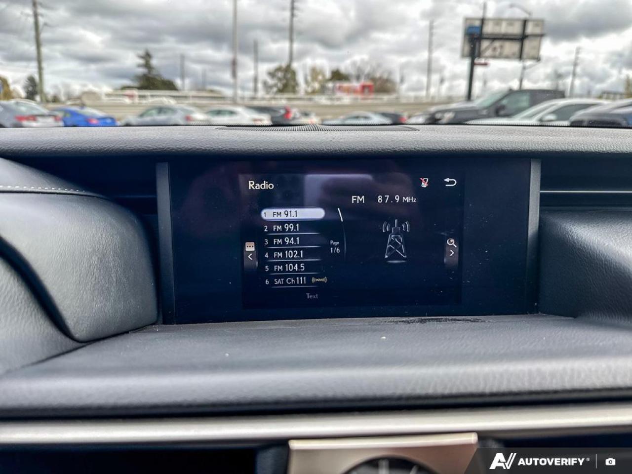 2020 Lexus IS IS300 / AWD / ROOF / LEATHER / COOLING SEATS - Photo #14