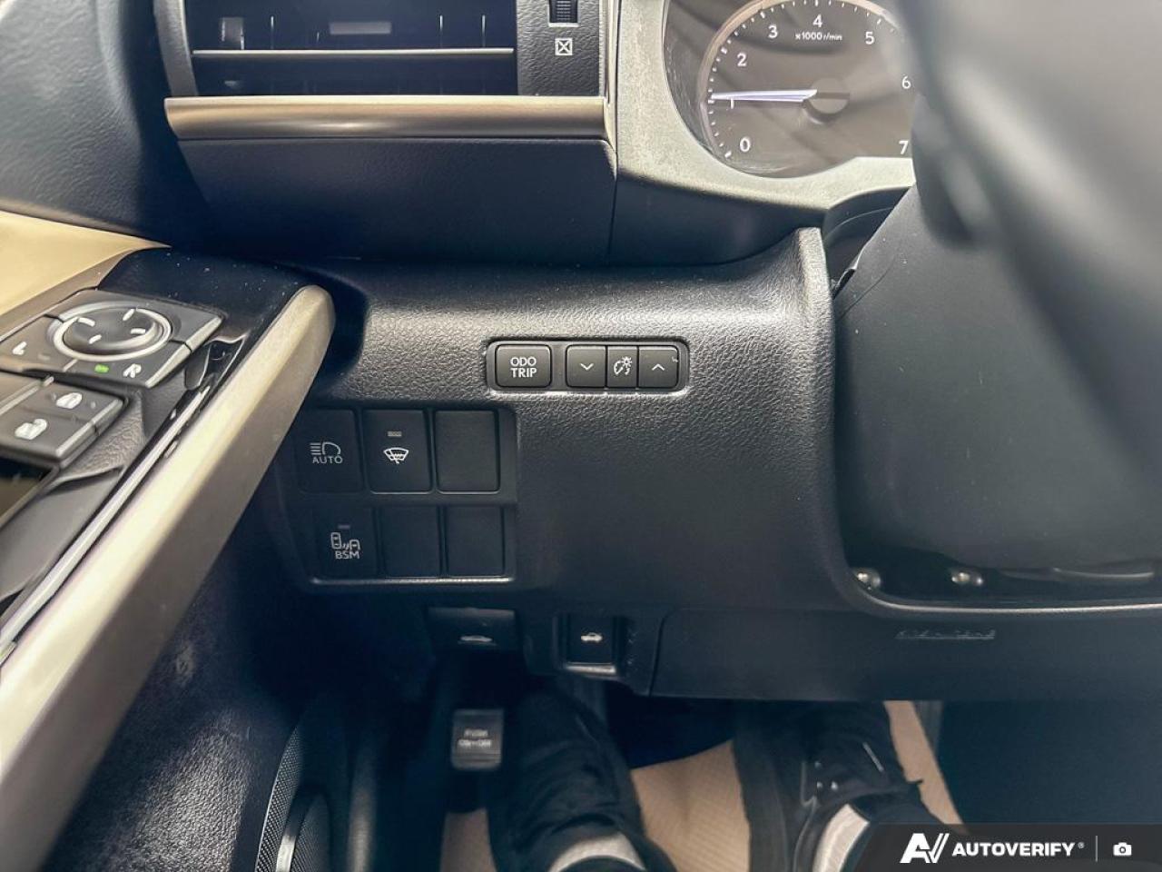 2020 Lexus IS IS300 / AWD / ROOF / LEATHER / COOLING SEATS Photo