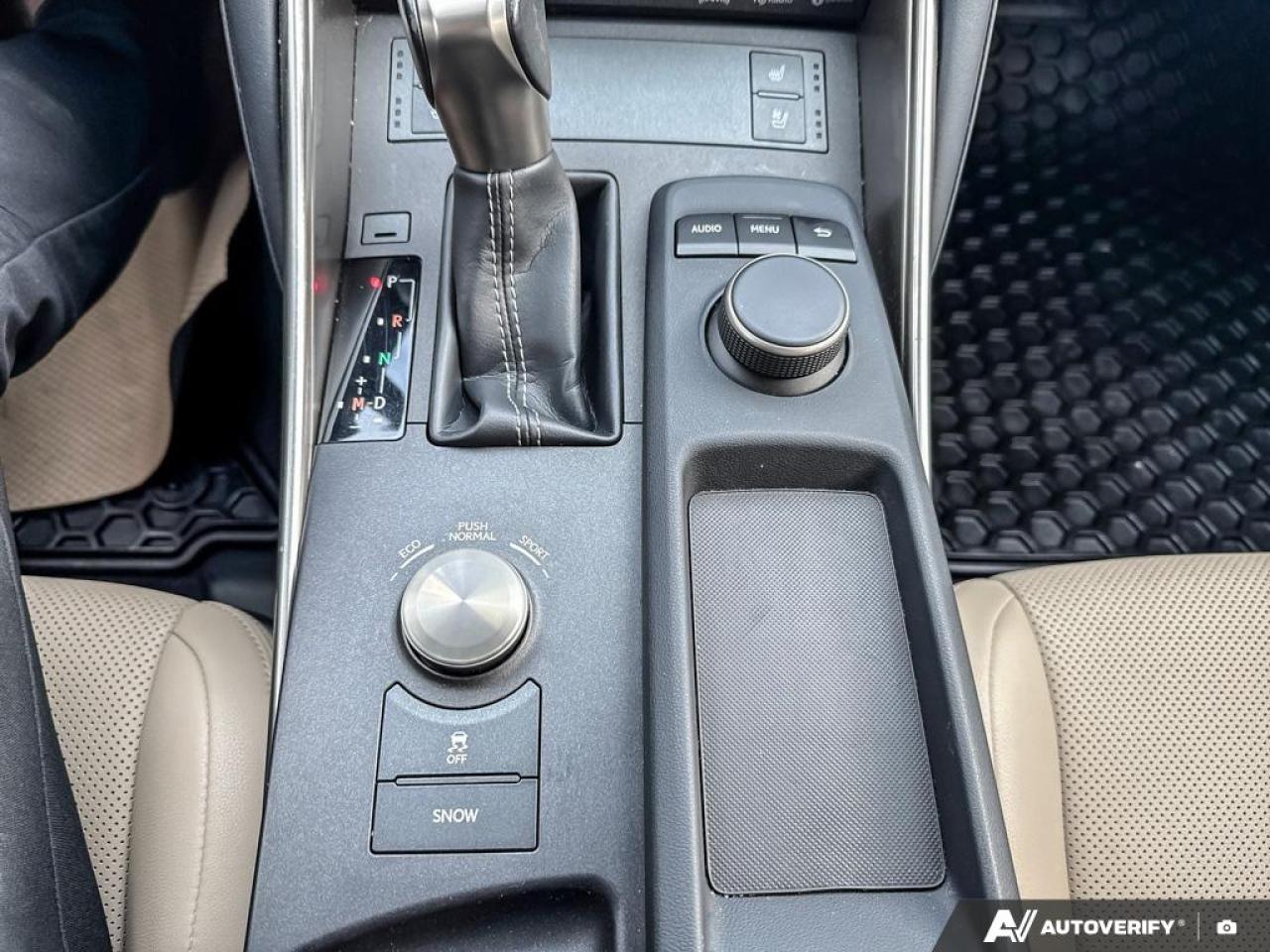 2020 Lexus IS IS300 / AWD / ROOF / LEATHER / COOLING SEATS - Photo #18