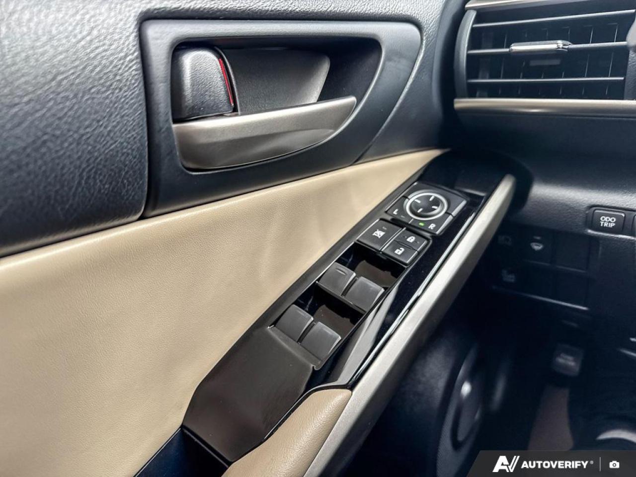 2020 Lexus IS IS300 / AWD / ROOF / LEATHER / COOLING SEATS Photo