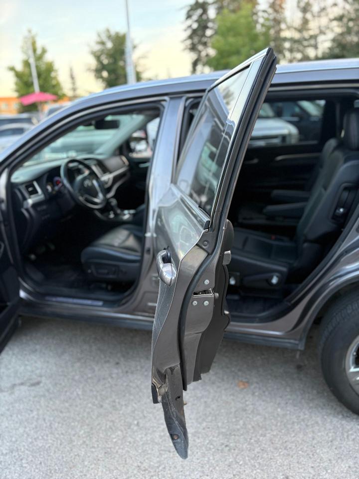 2018 Toyota Highlander LTD,7 PASSENNGERS,LEATHER,NAV,S/ROOF,SAFETY INCLUD Photo4