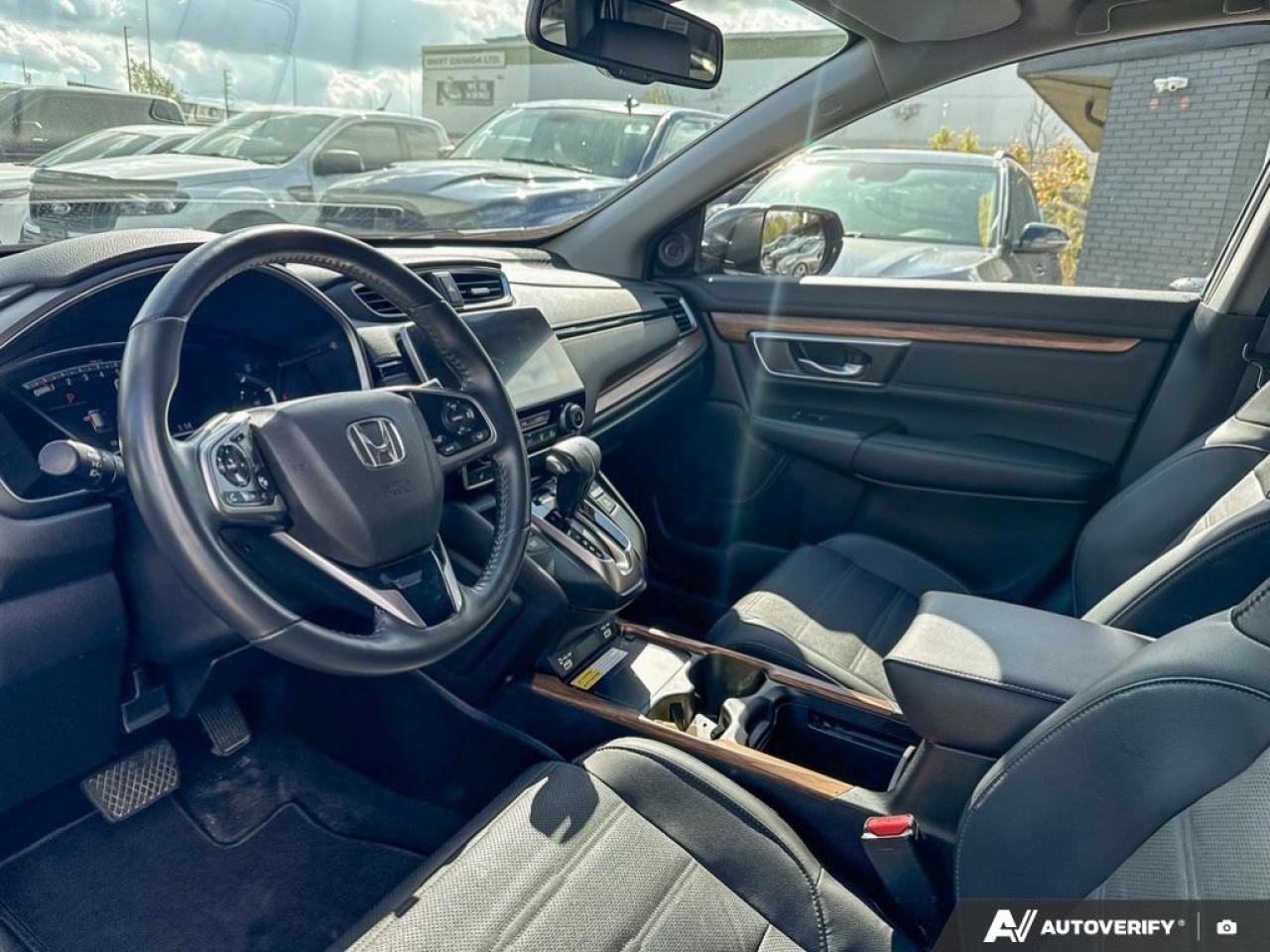 2022 Honda CR-V TOURING / NO ACCIDENTS / PANO ROOF / NAV / AWD - Photo #9