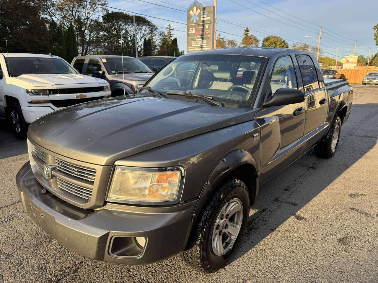2011 Dodge Dakota 4WD Crew Cab SXT - Photo #3