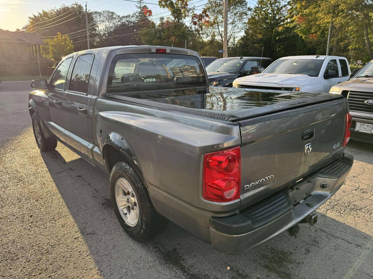 2011 Dodge Dakota 4WD Crew Cab SXT - Photo #5