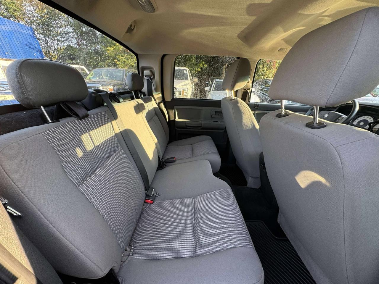 2011 Dodge Dakota 4WD Crew Cab SXT - Photo #10