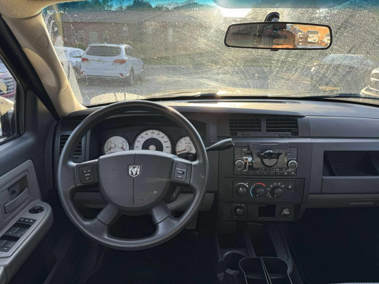 2011 Dodge Dakota 4WD Crew Cab SXT - Photo #12