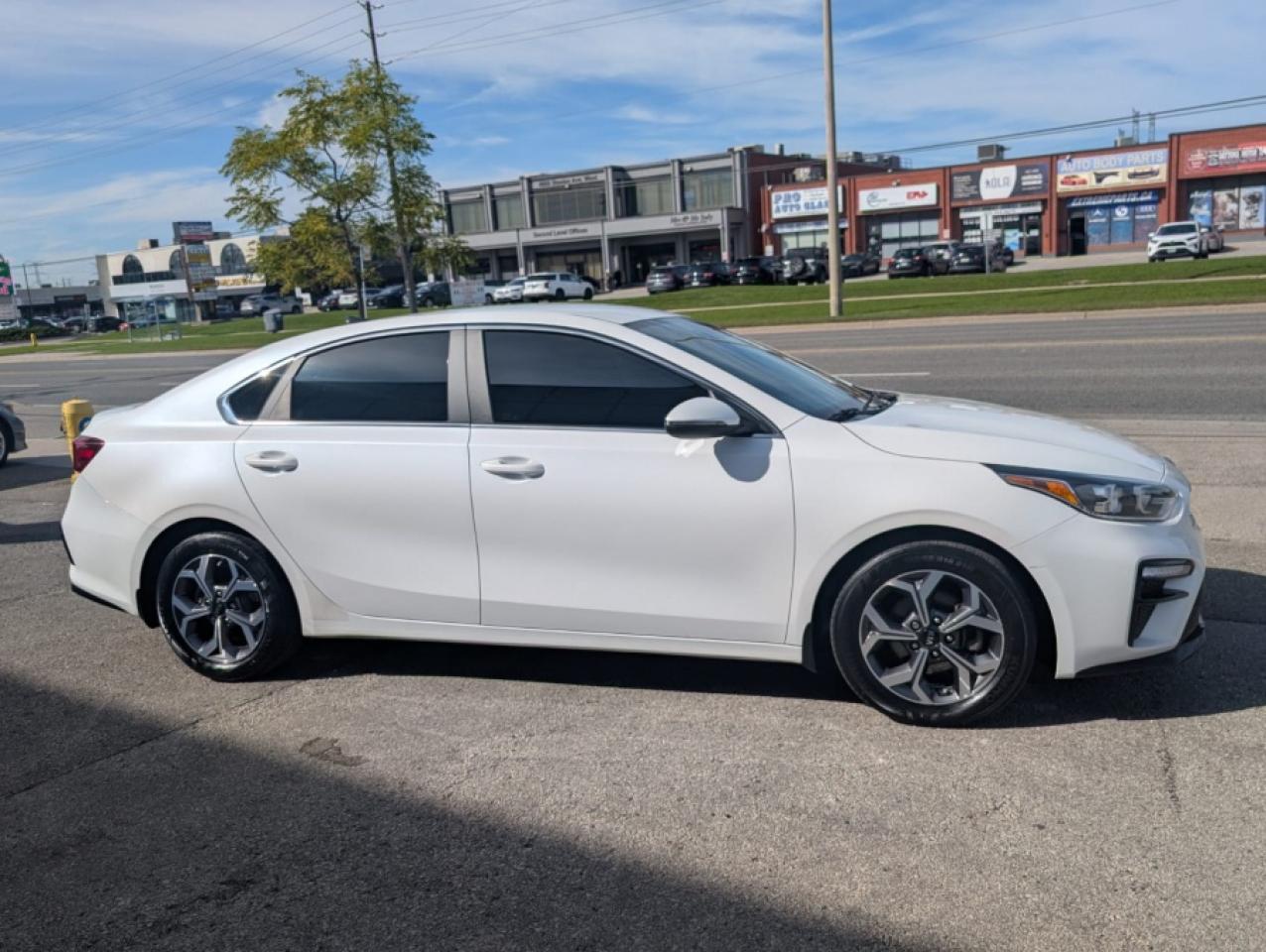 2021 Kia Forte EX / APPLE CARPLAY / ALLOY WHEELS / BLIND SPOT - Photo #4