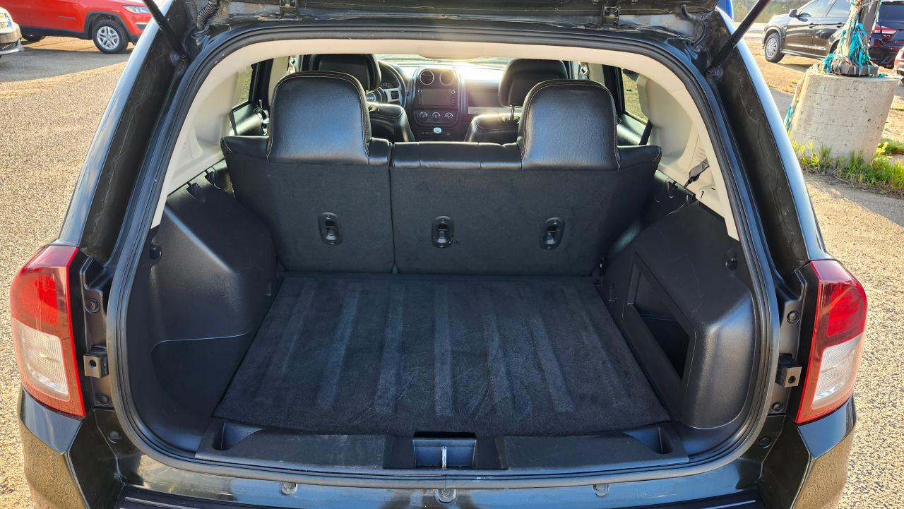 2016 Jeep Compass 75th Anniversary, 4X4, Leather, Sunroof, Htd seats - Photo #7