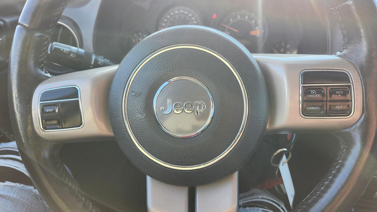 2016 Jeep Compass 75th Anniversary, 4X4, Leather, Sunroof, Htd seats - Photo #14