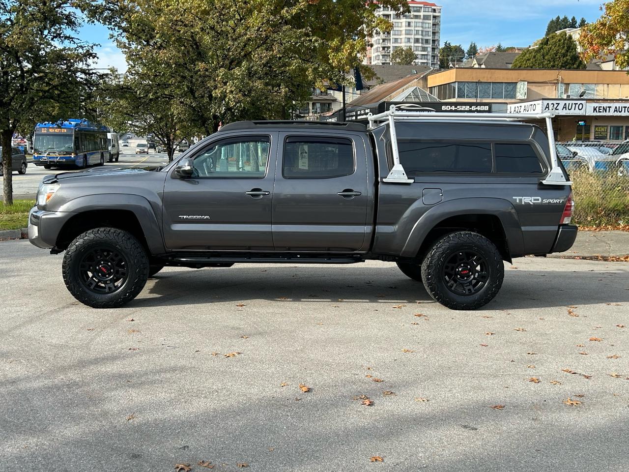 2014 Toyota Tacoma  - Photo #2