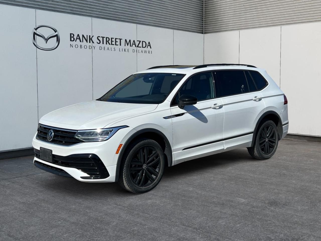 Used 2022 Volkswagen Tiguan Comfortline R-Line Black Edition 4MOTION for sale in Ottawa, ON