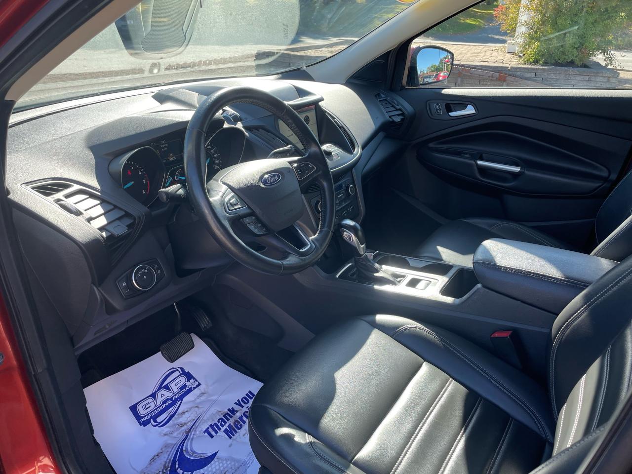 2019 Ford Escape SEL Photo5