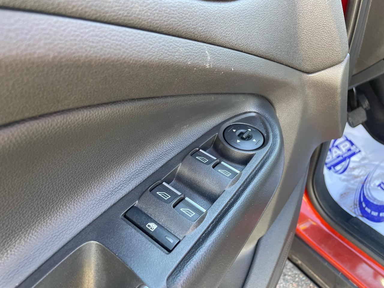 2019 Ford Escape SEL Photo5