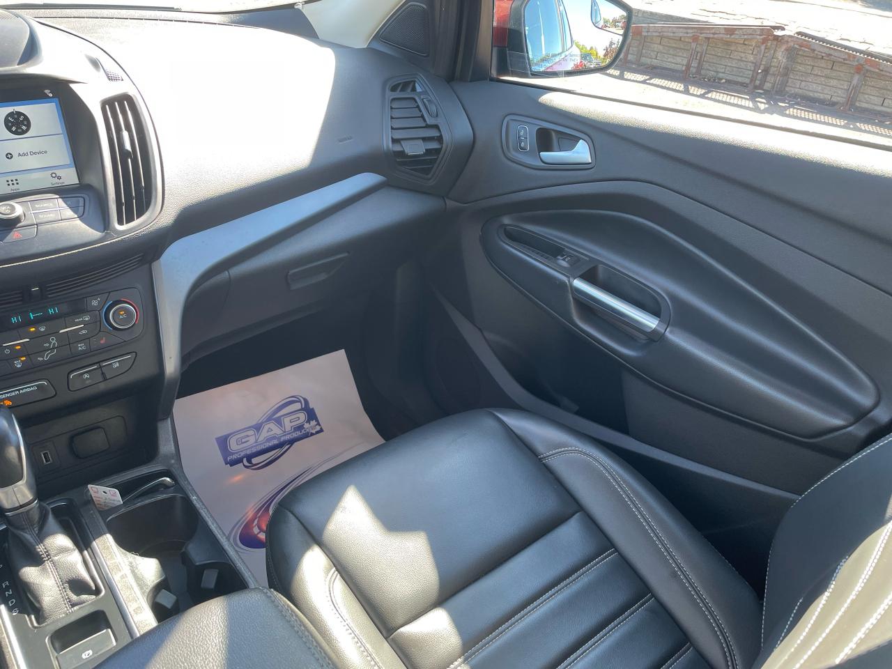 2019 Ford Escape SEL Photo5