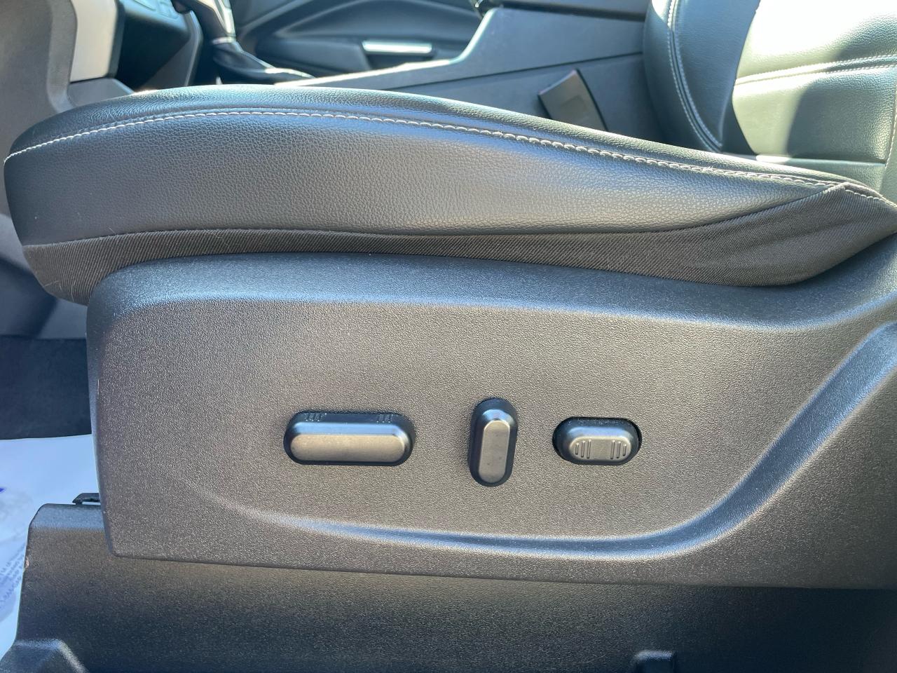2019 Ford Escape SEL Photo5