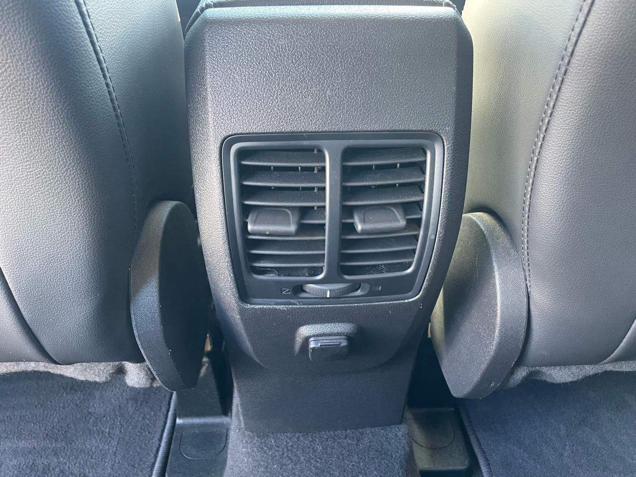 2019 Ford Escape SEL Photo5