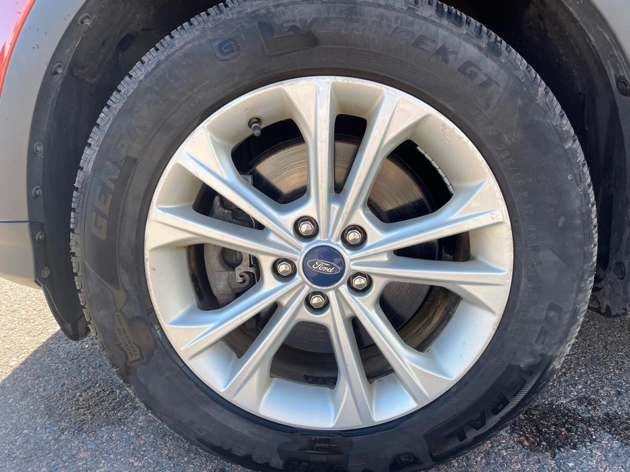2019 Ford Escape SEL Photo5