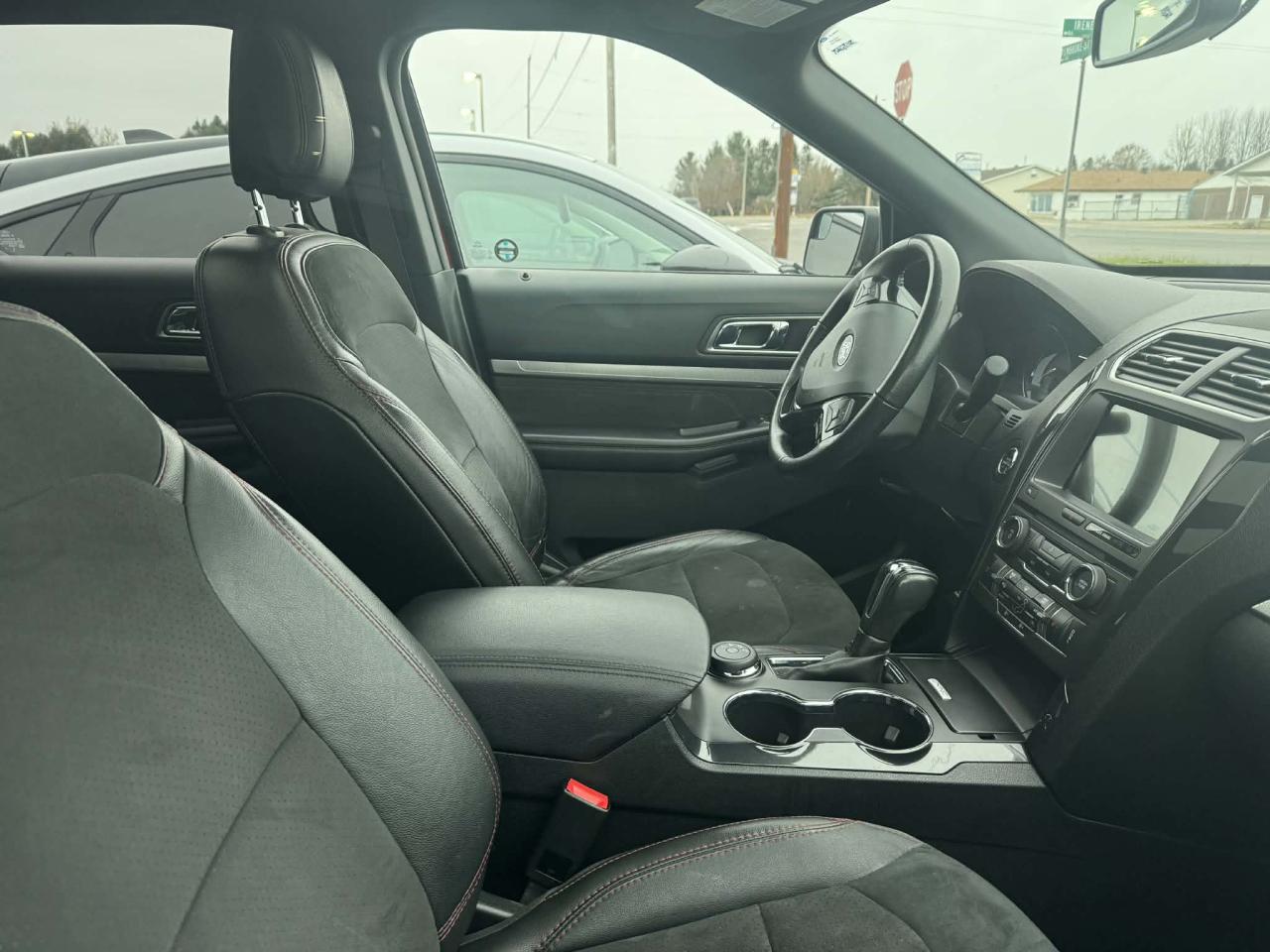 2018 Ford Explorer XLT Photo2